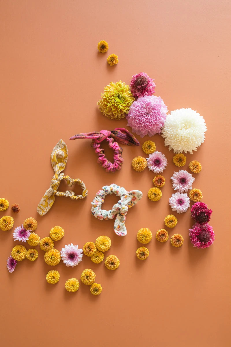 Gumka scrunchie Chloe - Cream Wild Flowers