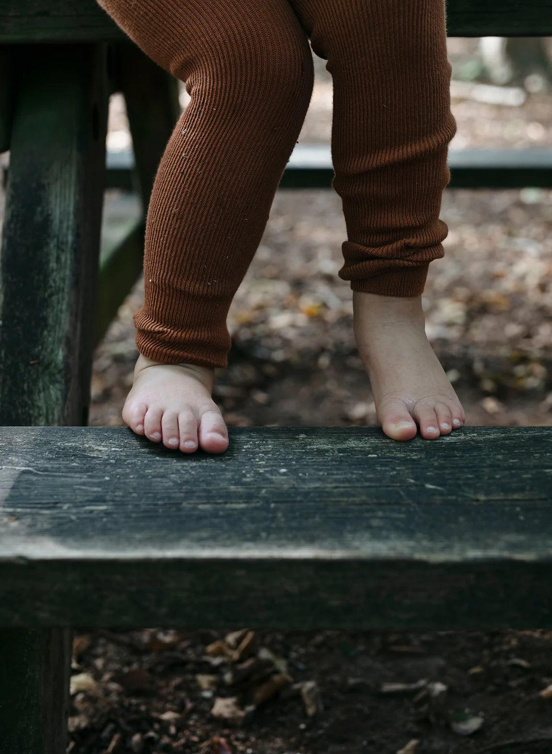Legginsy z bawełny organicznej z szelkami - Cinnamon - L’enfant