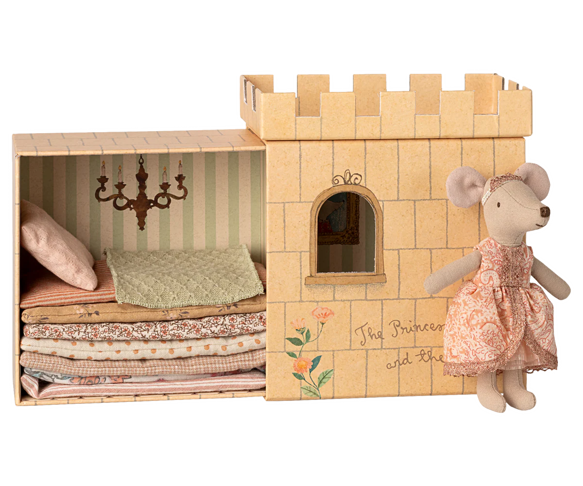 Myszka na ziarnku grochu - Princess and the pea, Big sister mouse