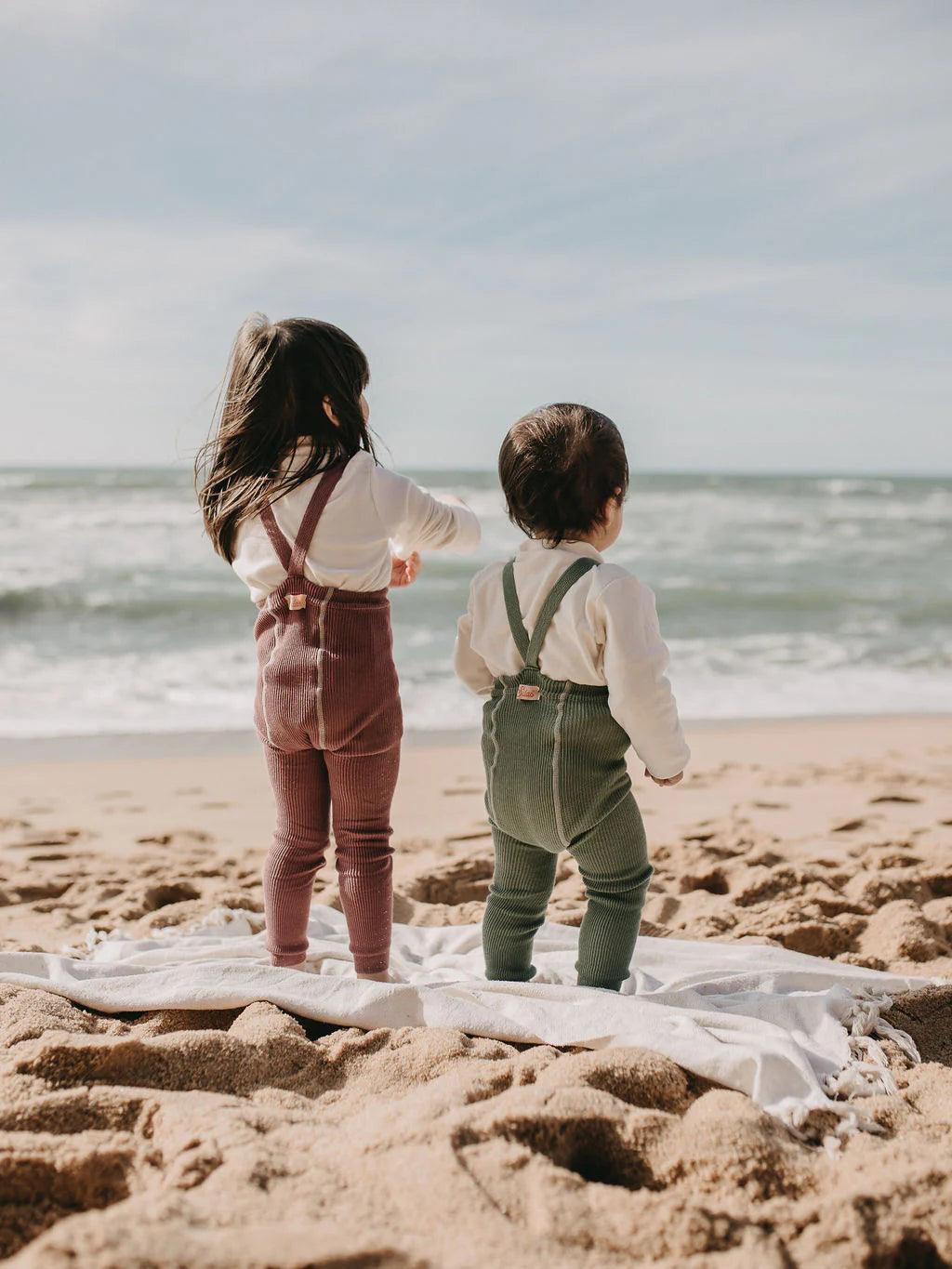 Legginsy z bawełny organicznej z szelkami - Acai Smoothie - L’enfant