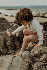 Legginsy z bawełny organicznej z szelkami - Salted Caramel - L’enfant