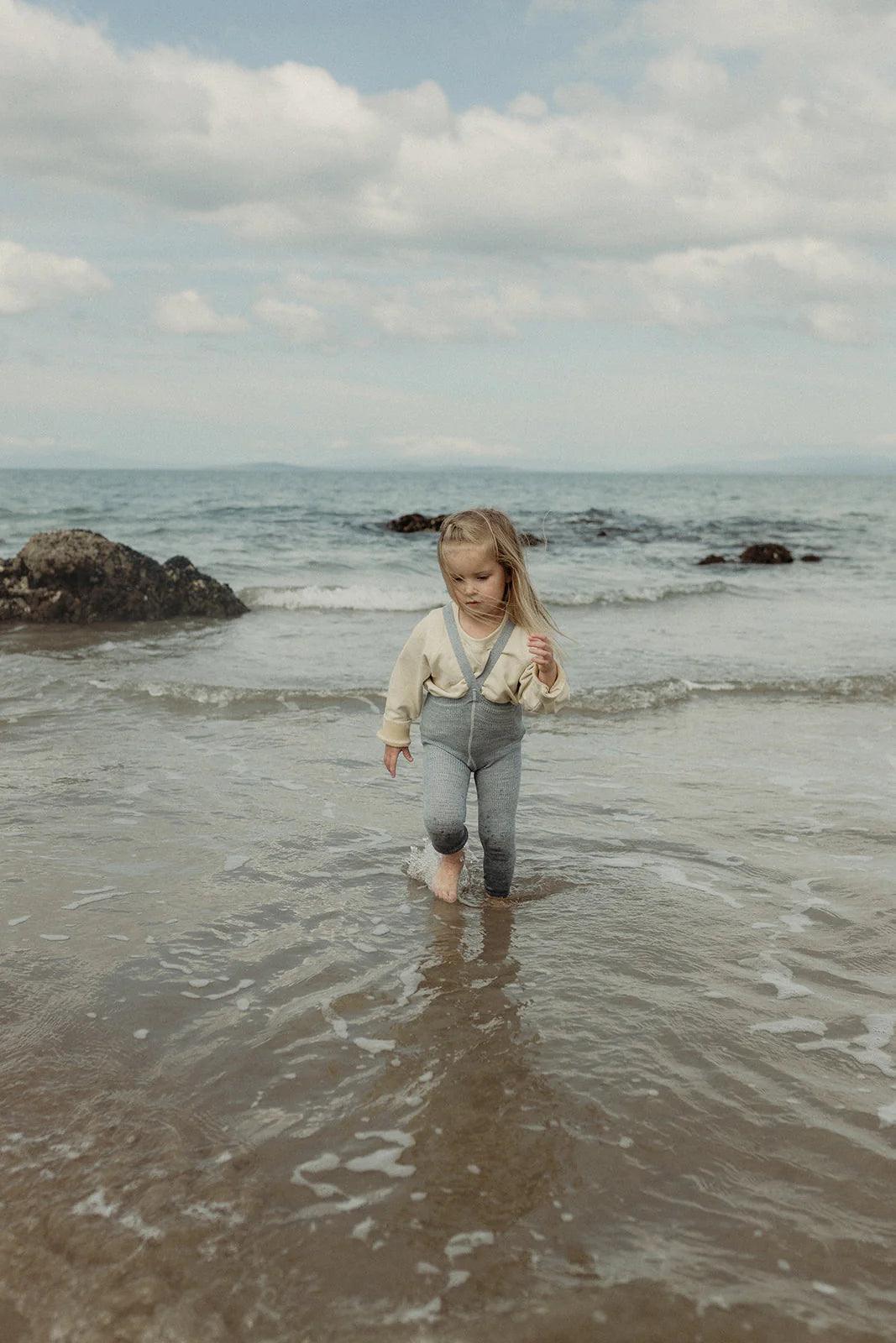 Legginsy z bawełny organicznej z szelkami - Marshmallow Sky - L’enfant