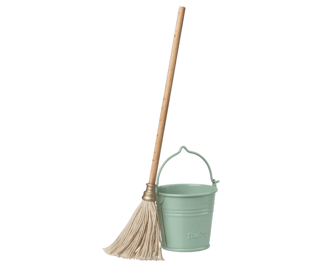 Akcesoria dla lalek - Bucket and Mop - L’enfant