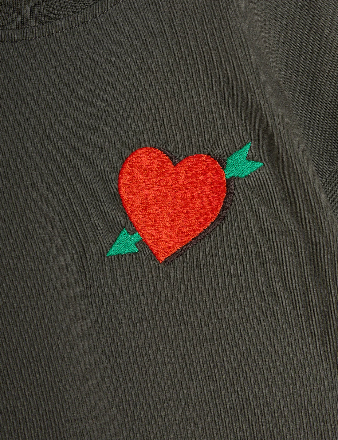 T-shirt Arrowed heart emb