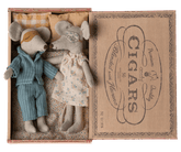 Myszka - Mum and dad mice in cigarbox - L’enfant