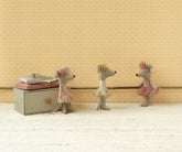 Myszka - Dance mouse in daybed, Little sister - L’enfant