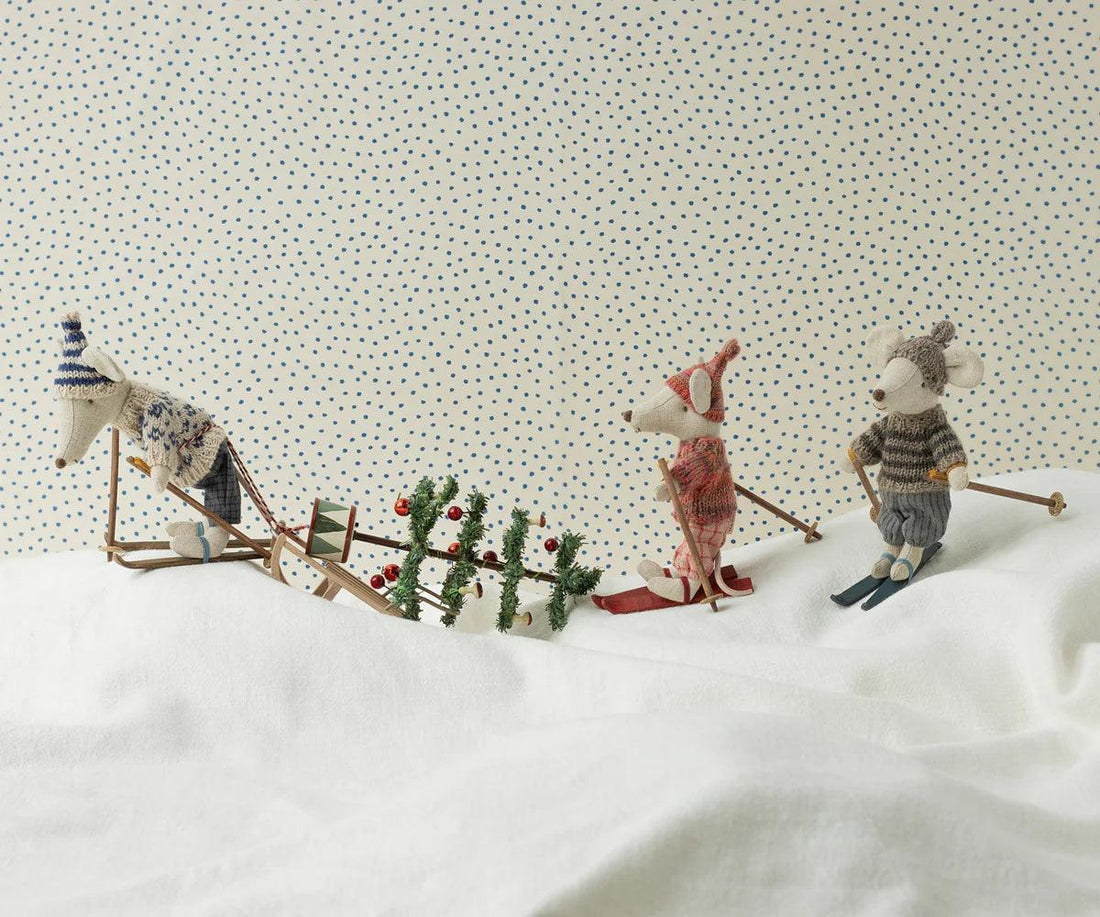 Myszka - Winter mouse with ski set, Big sister - Rose - L’enfant