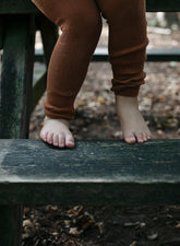 Legginsy z bawełny organicznej z szelkami - Cinnamon - L’enfant