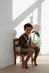 Legginsy z bawełny organicznej z szelkami - Charcoaly Brown - L’enfant