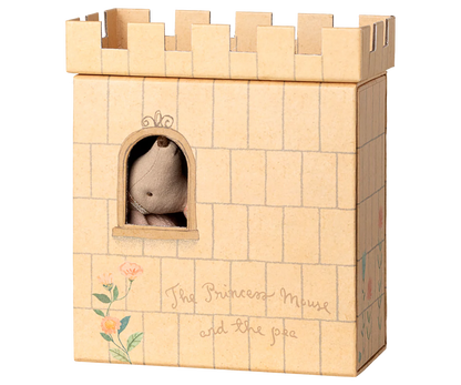 Myszka na ziarnku grochu - Princess and the pea, Big sister mouse