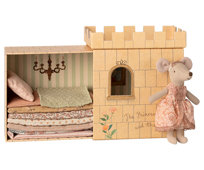 Myszka na ziarnku grochu - Princess and the pea, Big sister mouse