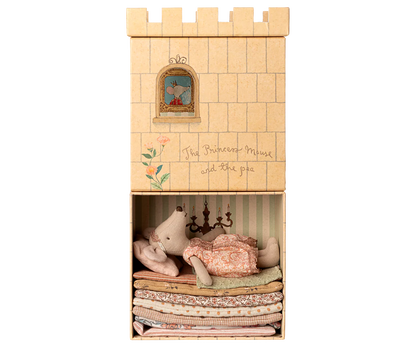 Myszka na ziarnku grochu - Princess and the pea, Big sister mouse