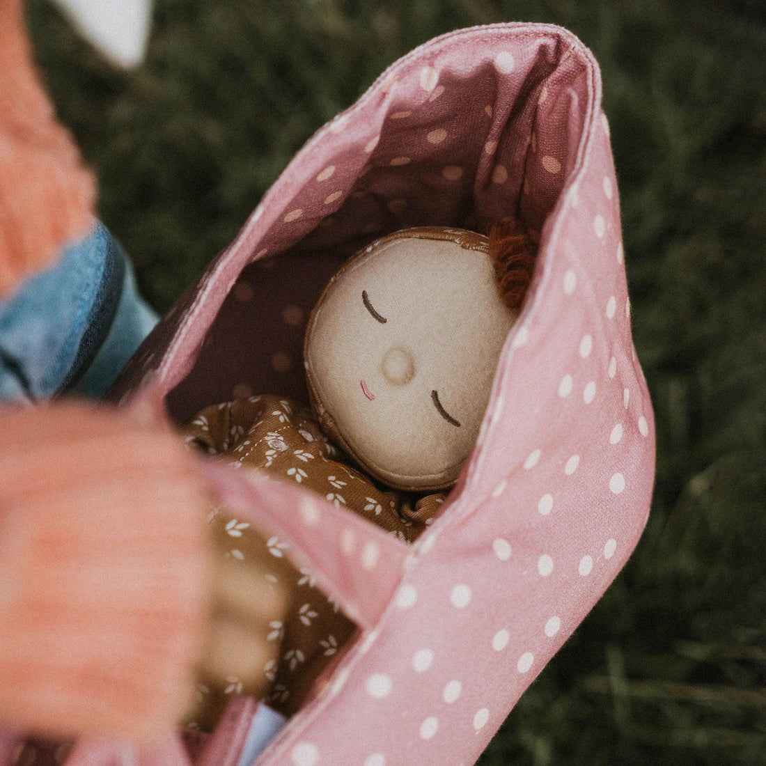 Nosidełko dla lalek Dinkum - Polka Dot - L’enfant
