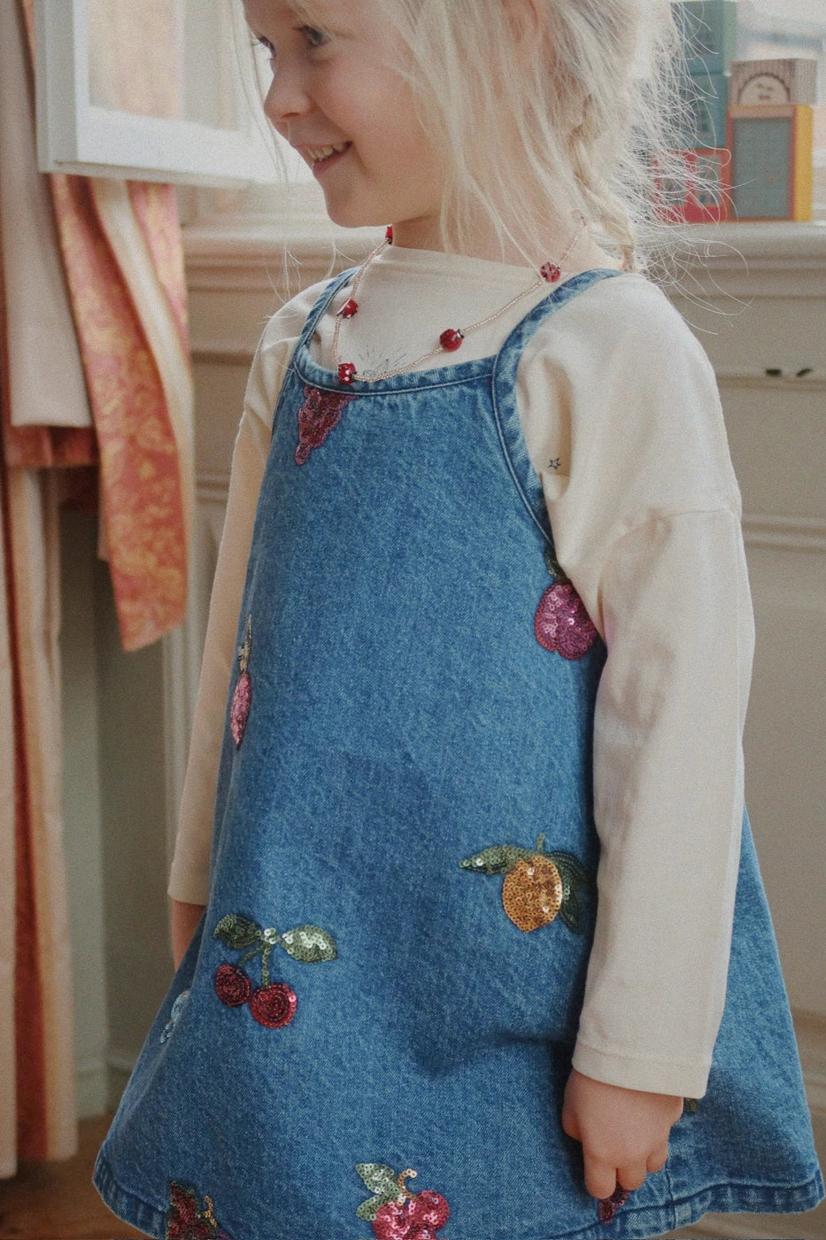 Sukienka Magot - sequin strap - Vitamins
